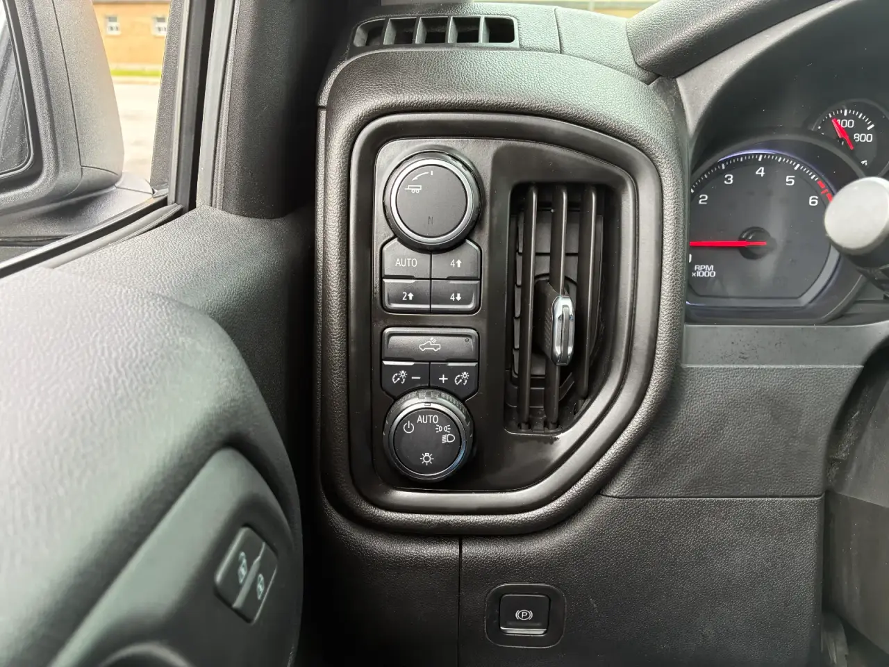 Chevrolet Silverado Custom Trail Boss thumbnail 13
