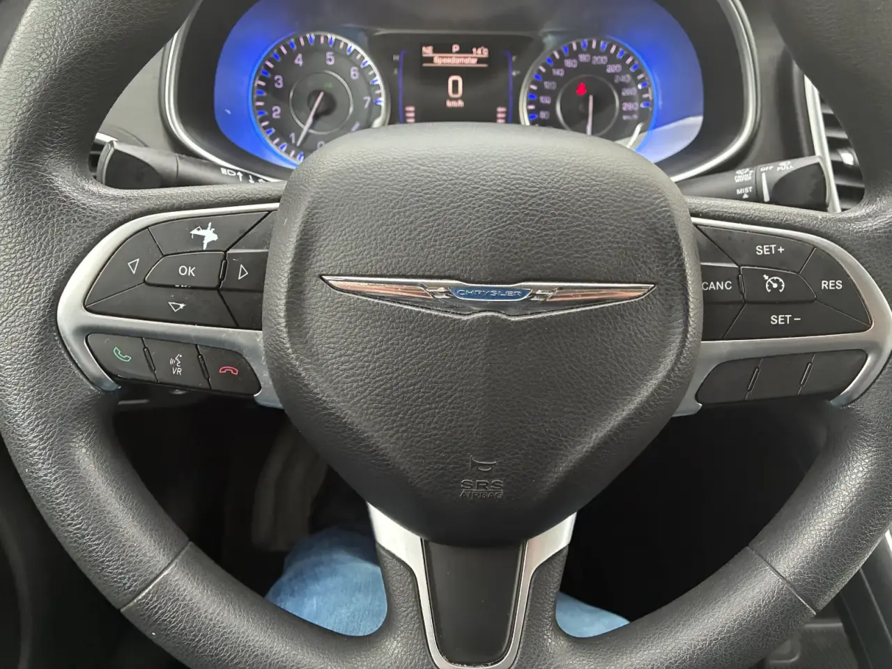 Chrysler 200 thumbnail 10