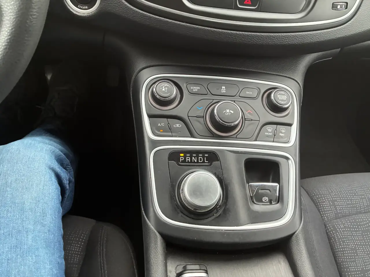 Chrysler 200 thumbnail 12