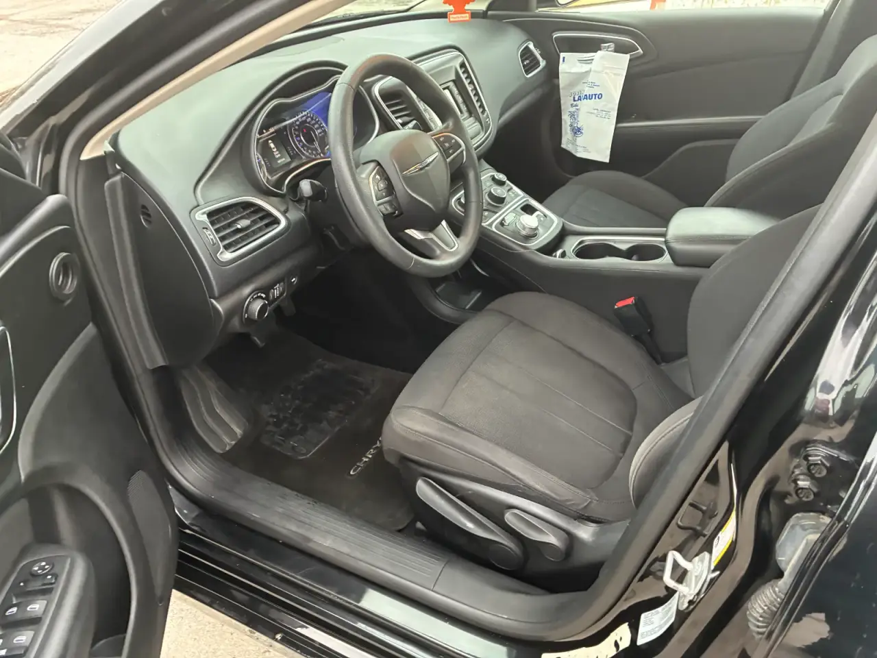 Chrysler 200 thumbnail 7