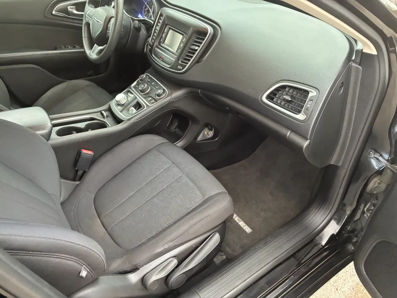 Chrysler 200 thumbnail 6