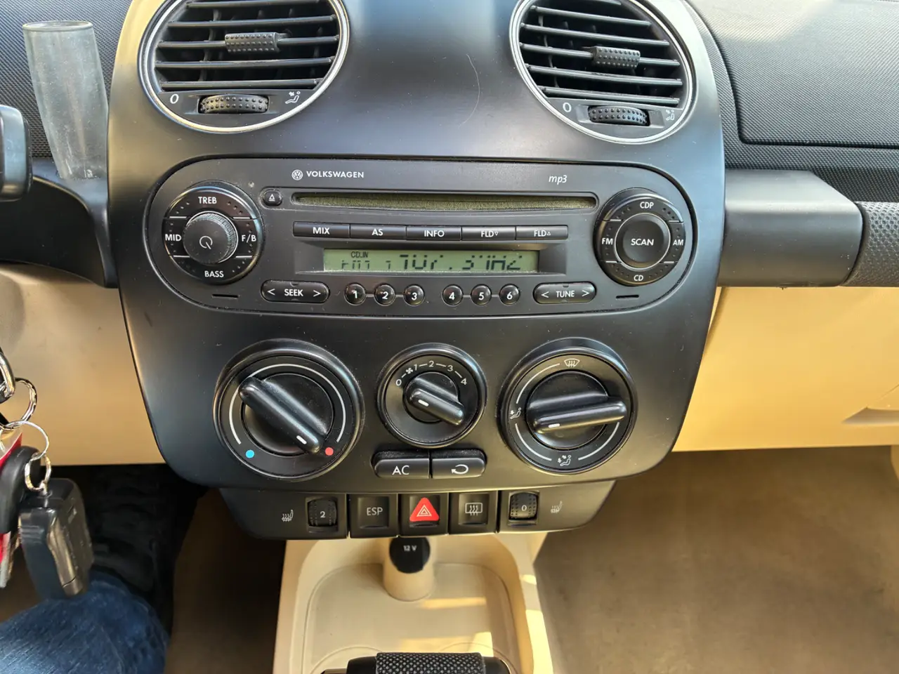 Volkswagen  Beetle  thumbnail 14