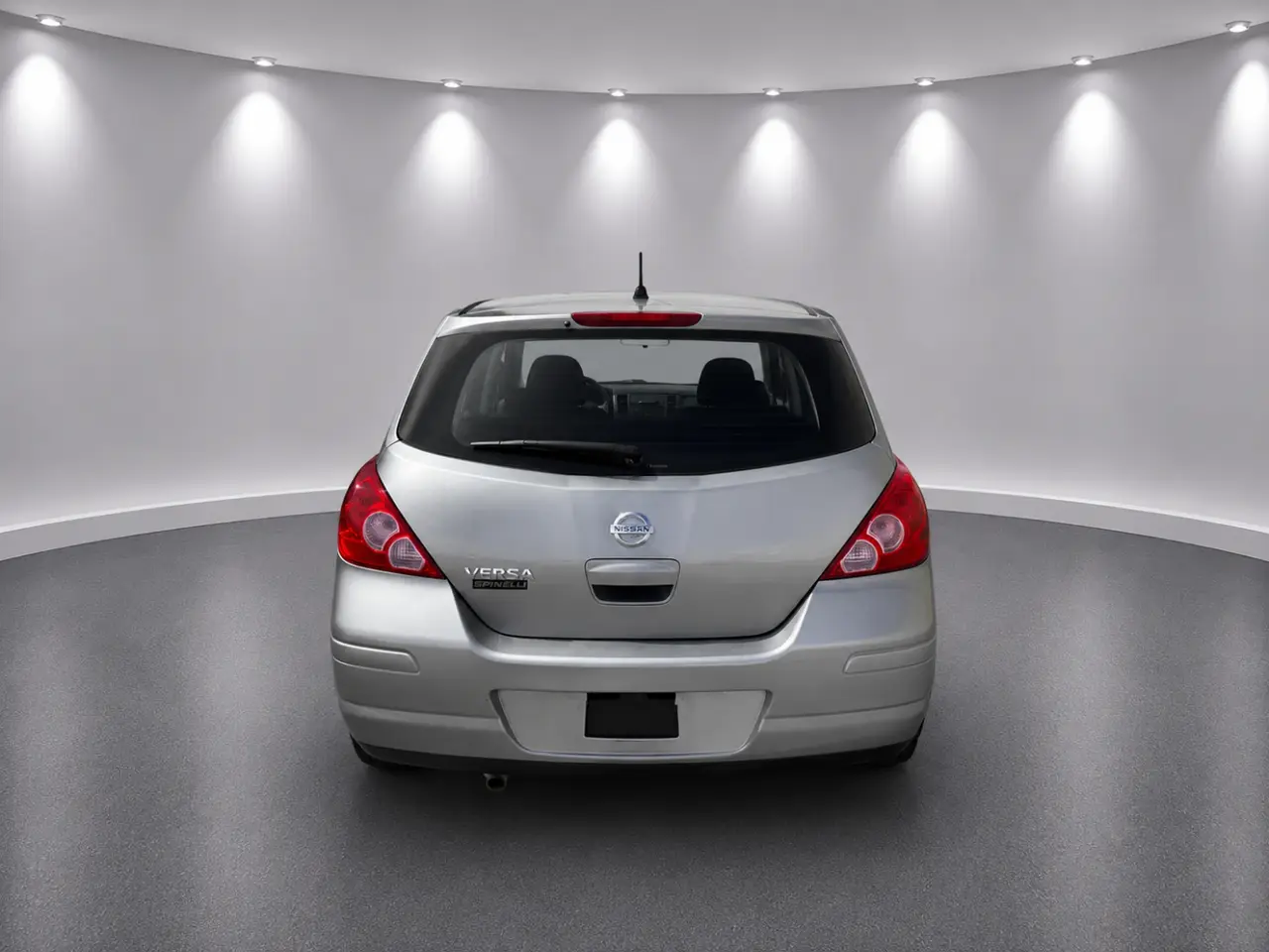 Nissan  Versa thumbnail 3