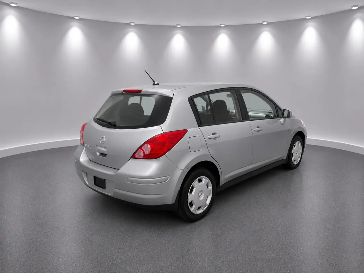 Nissan  Versa thumbnail 4
