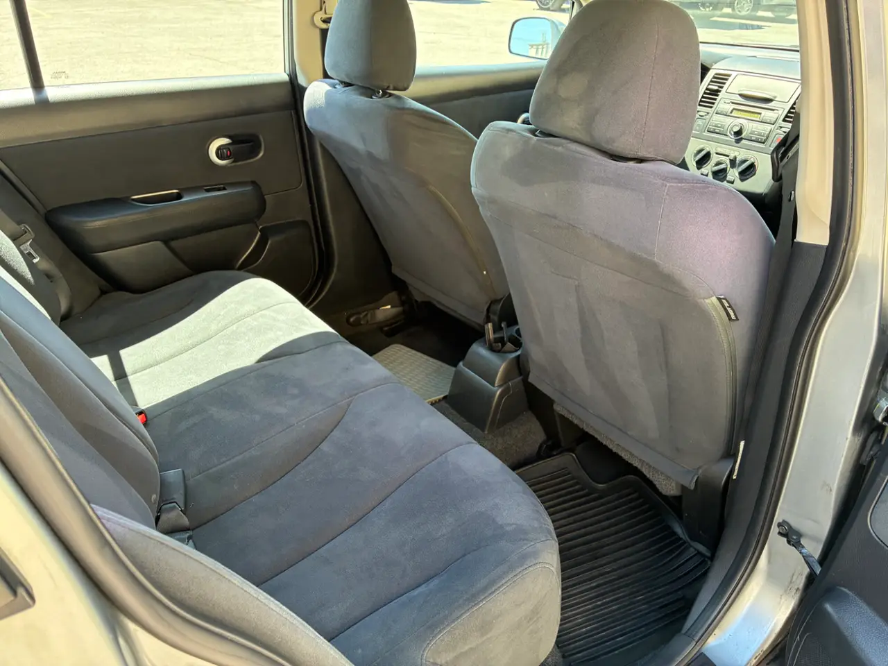 Nissan  Versa thumbnail 9