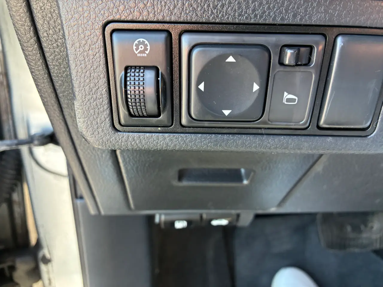 Nissan  Versa thumbnail 14