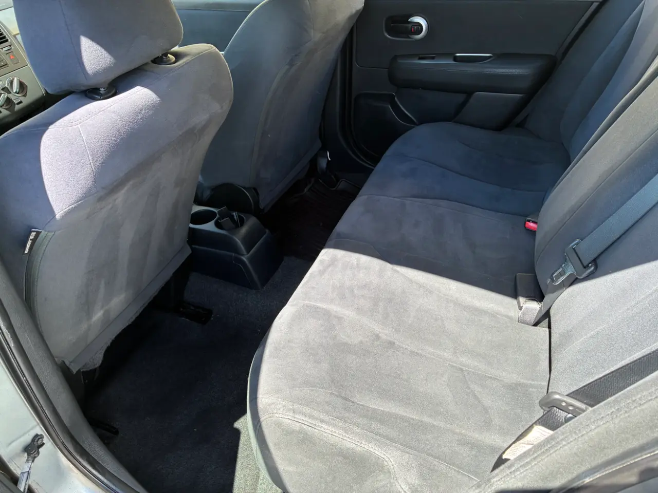 Nissan  Versa thumbnail 7