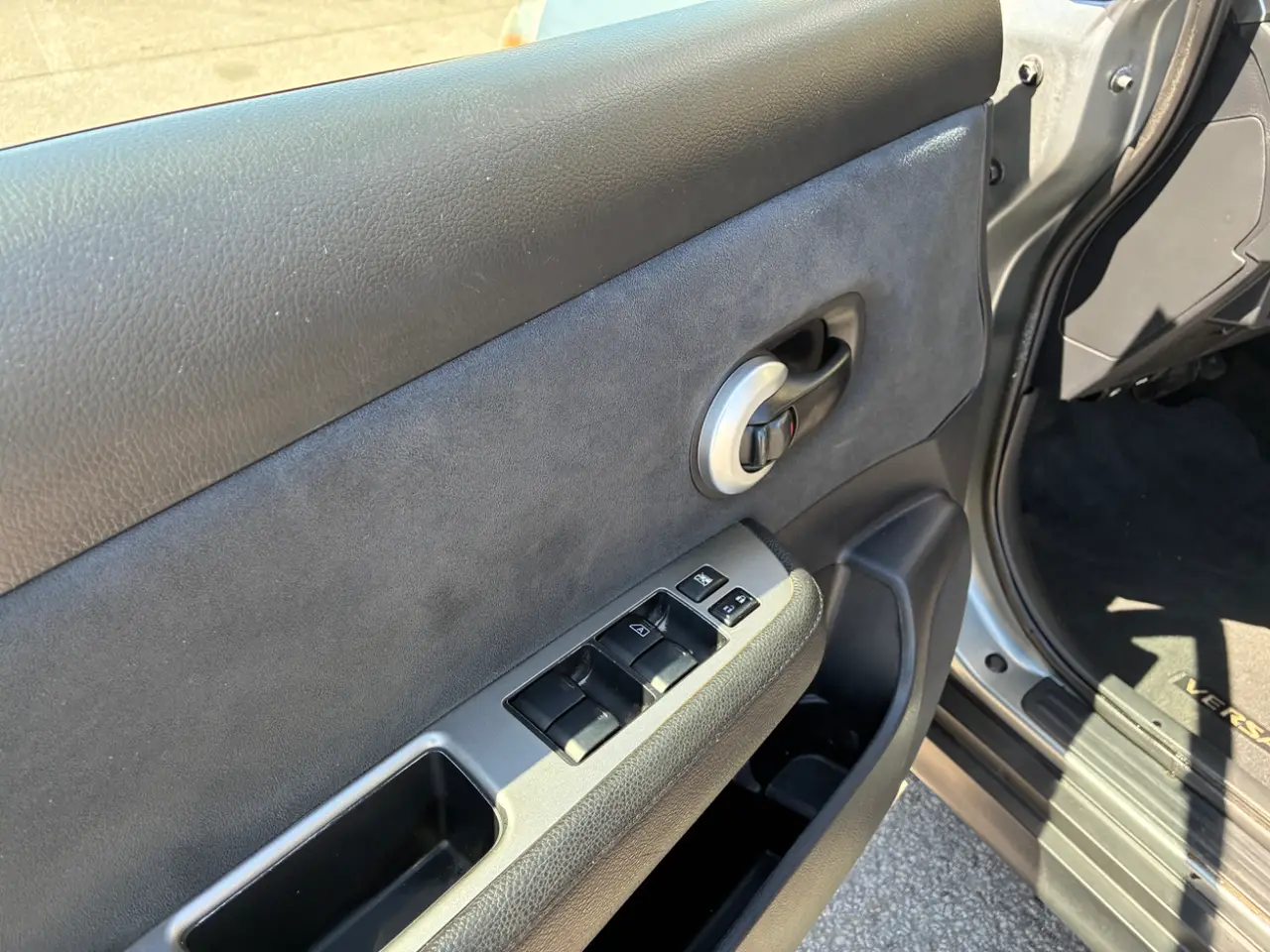 Nissan  Versa thumbnail 8