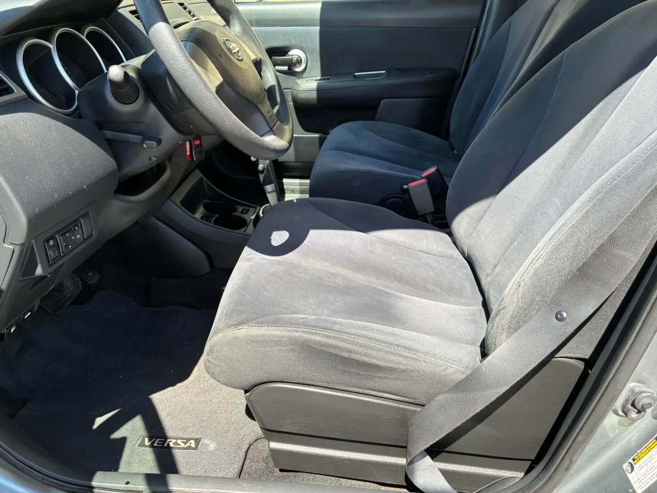 Nissan  Versa thumbnail 15