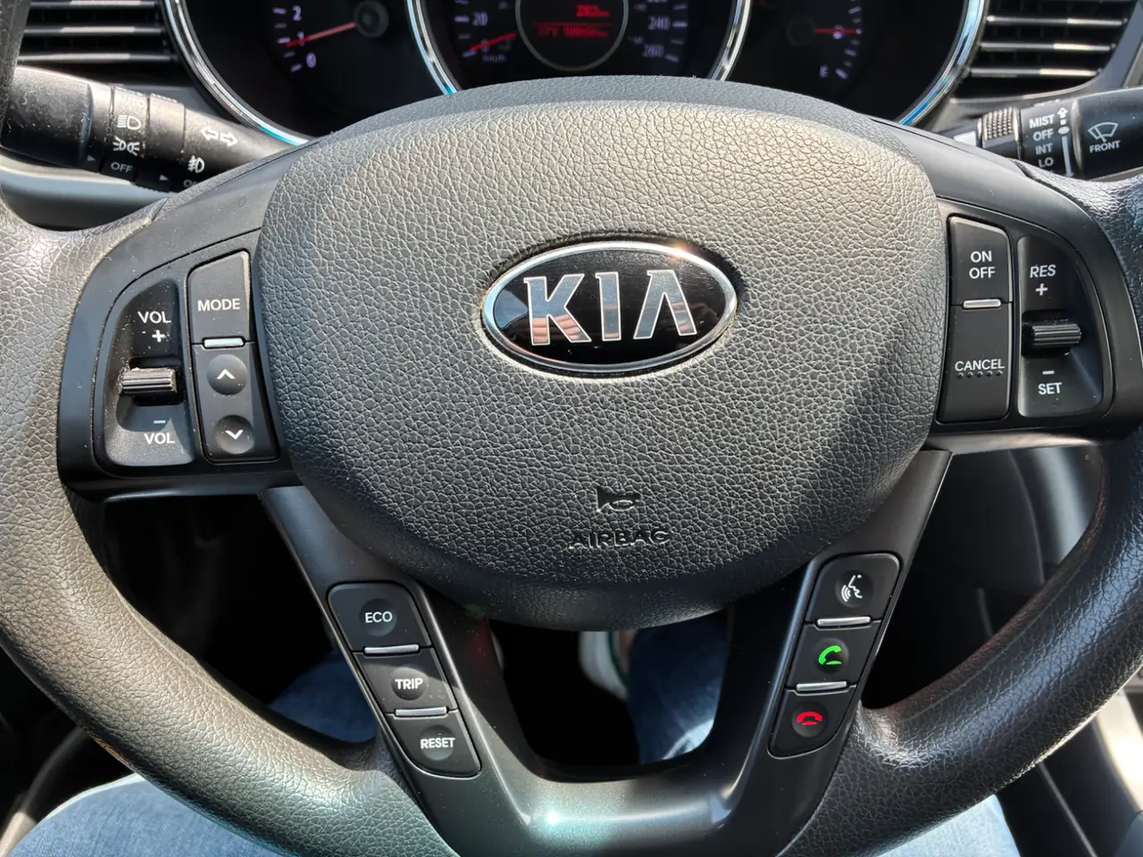 KIA Optima thumbnail 11