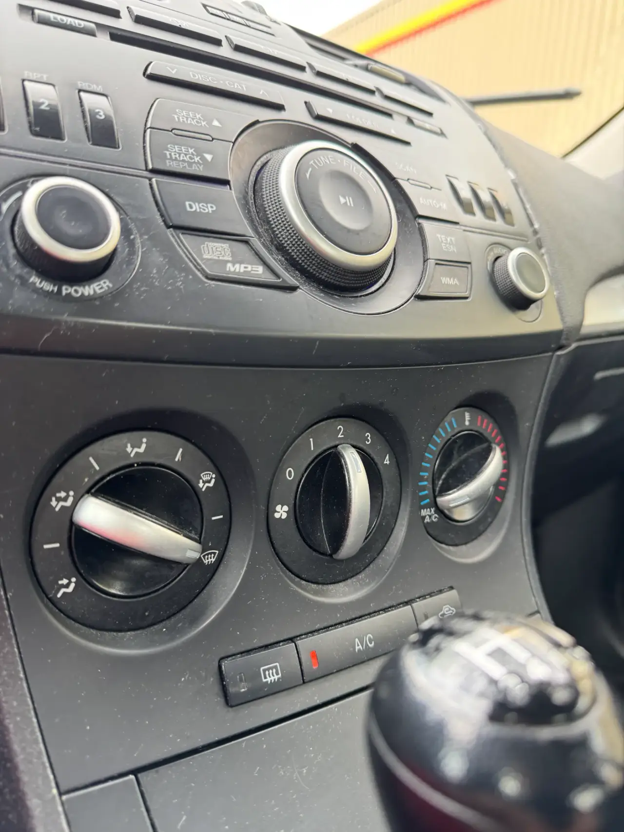 Mazda 3 thumbnail 11
