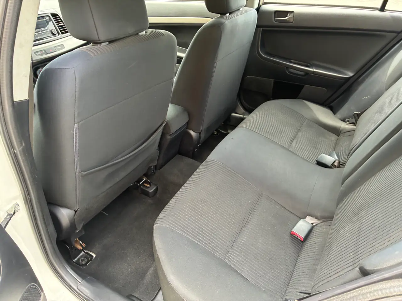 Mitsubishi  Lancer SE thumbnail 7