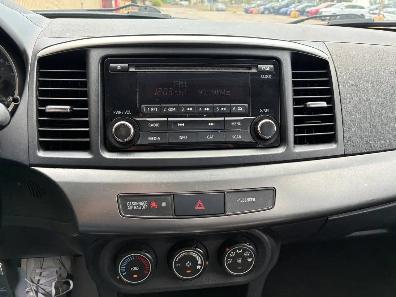 Mitsubishi  Lancer SE thumbnail 10