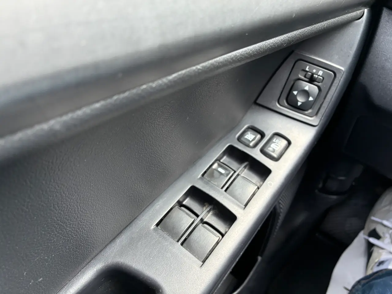 Mitsubishi  Lancer SE thumbnail 12