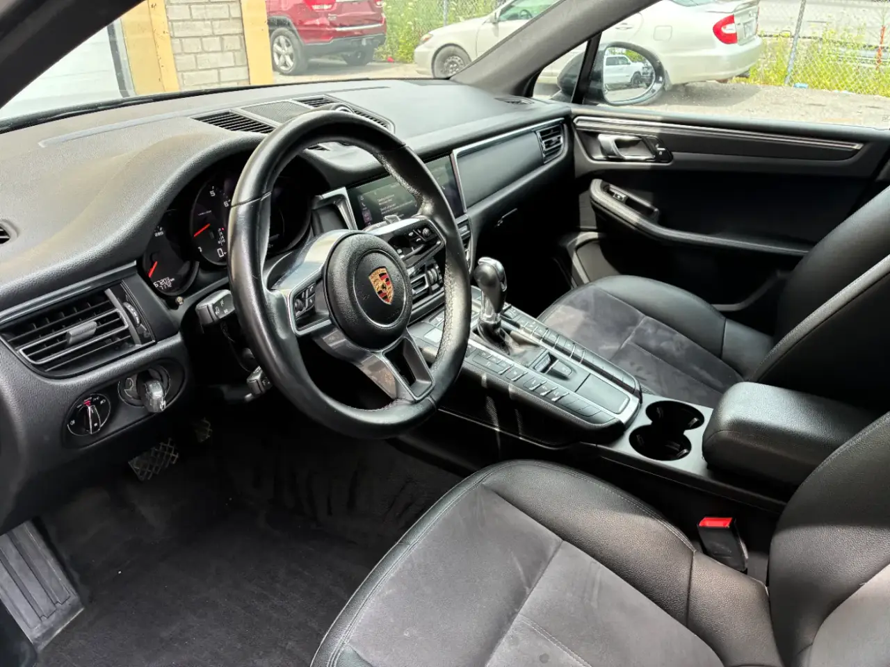 Porsche Macan AWD thumbnail 9