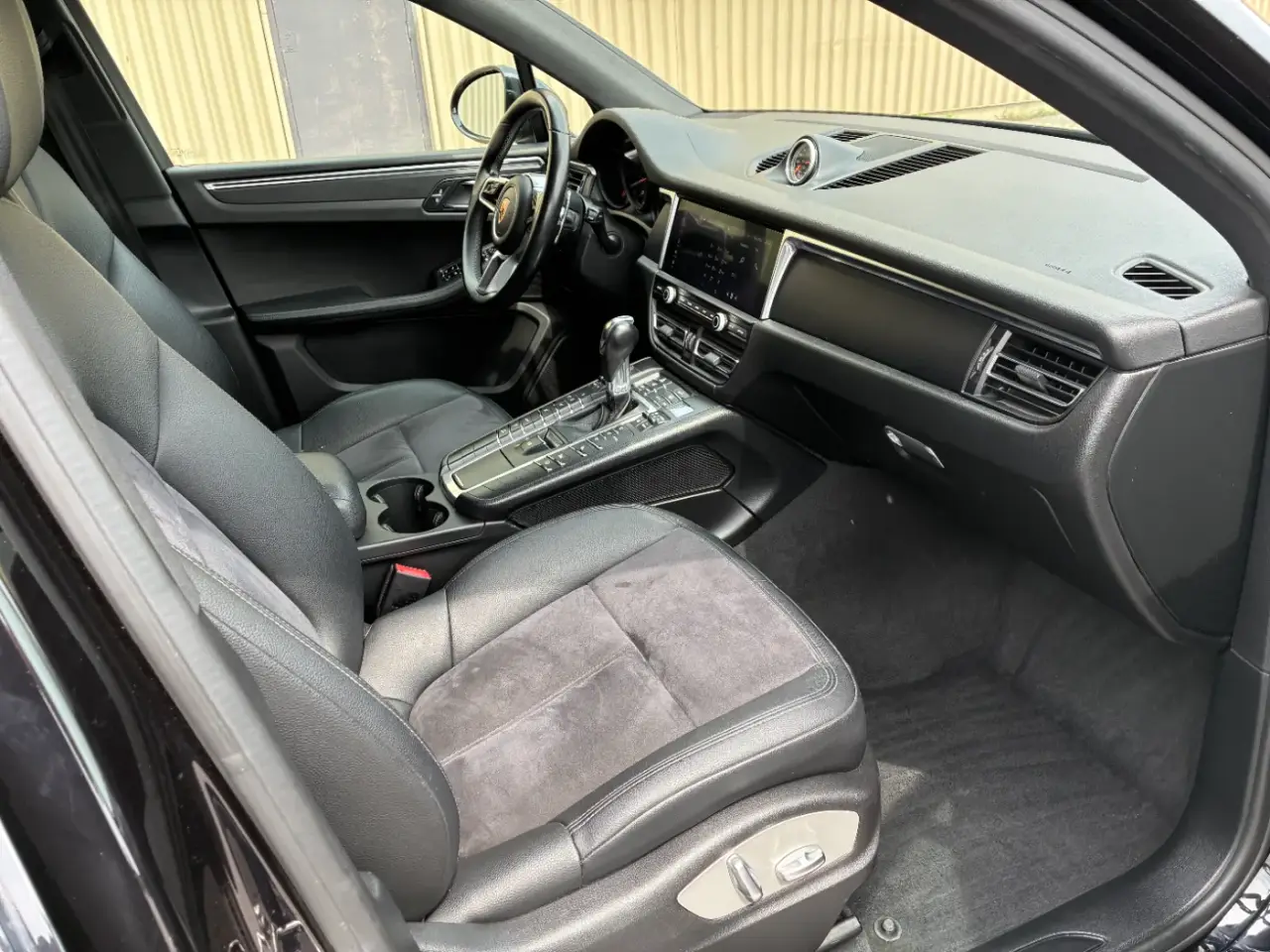 Porsche Macan AWD thumbnail 8