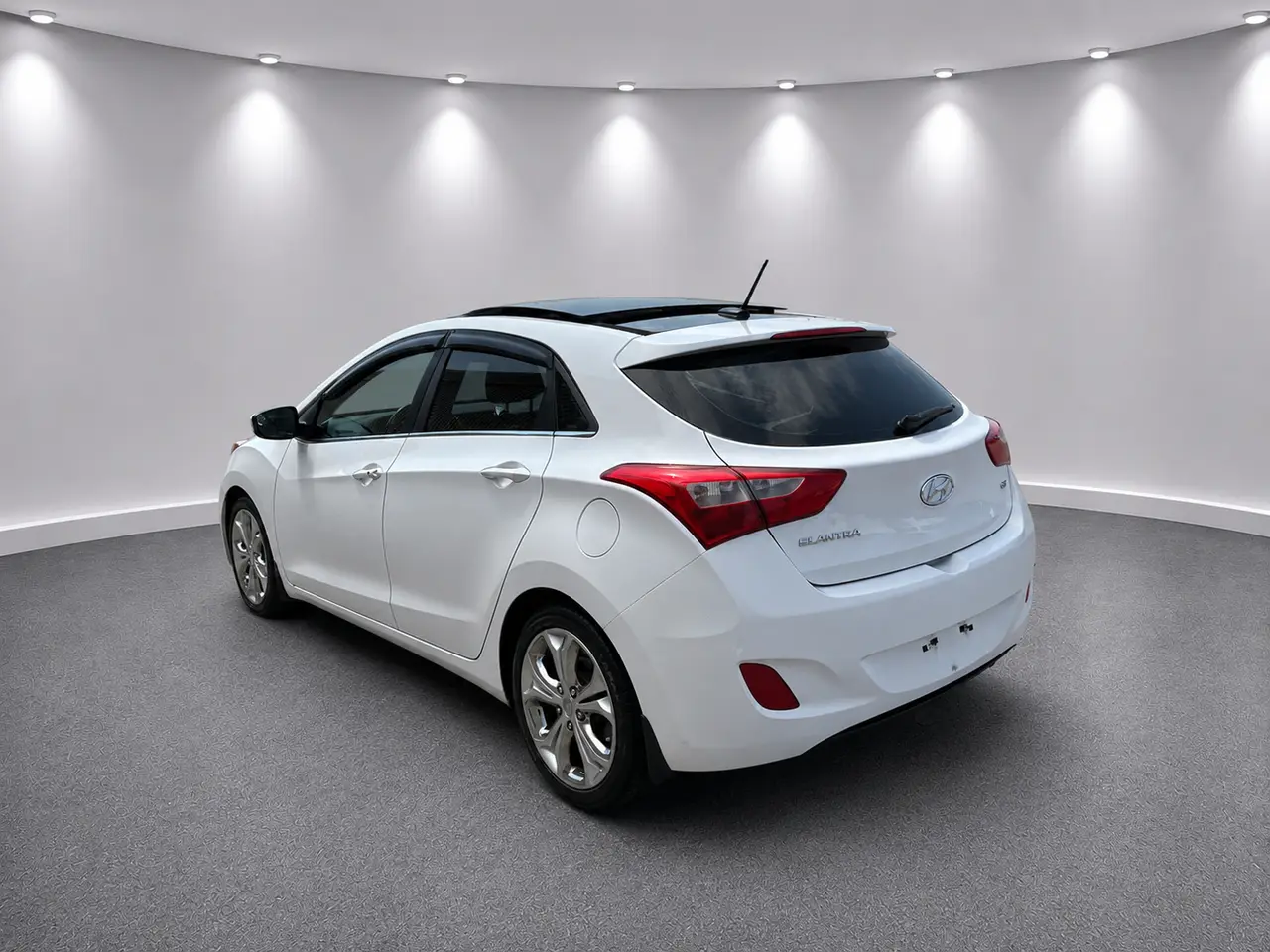 Hyundai  Elantra GT thumbnail 2