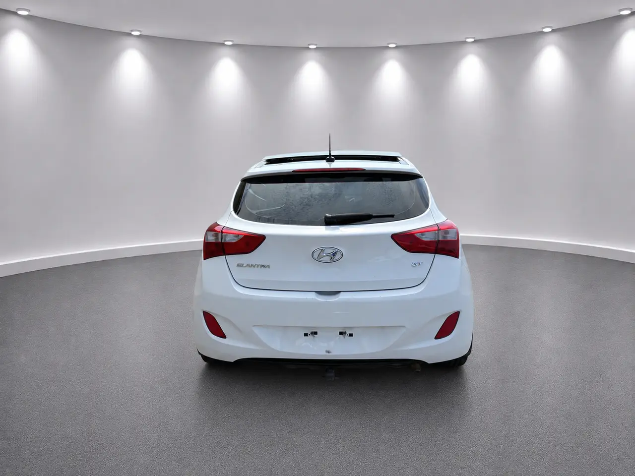 Hyundai  Elantra GT thumbnail 3