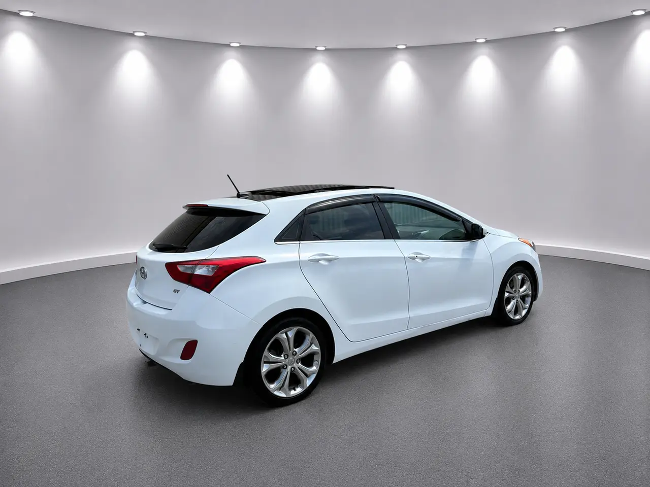Hyundai  Elantra GT thumbnail 4