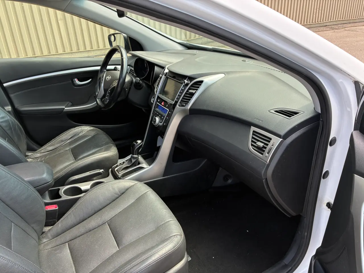 Hyundai  Elantra GT thumbnail 9