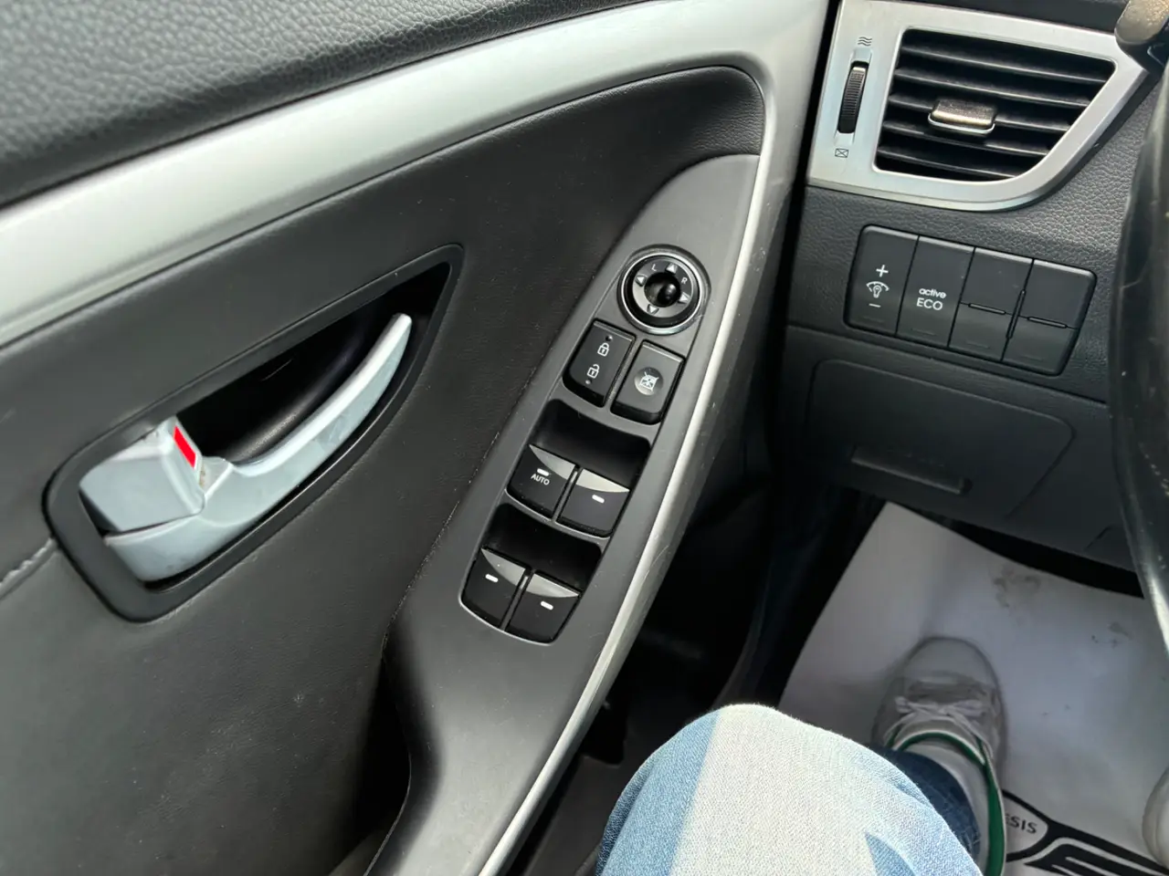 Hyundai  Elantra GT thumbnail 15