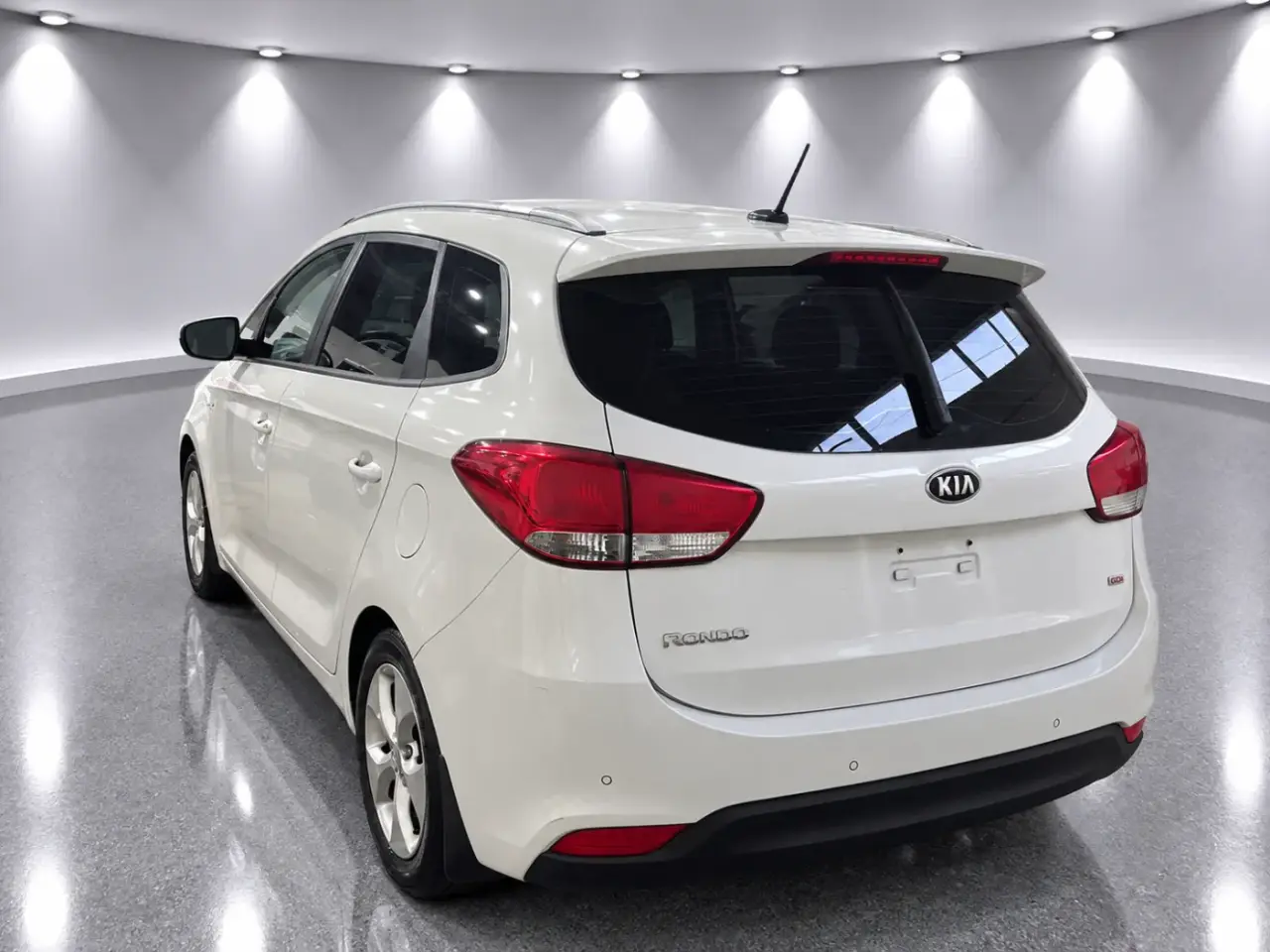 KIA Rondo miniature 2