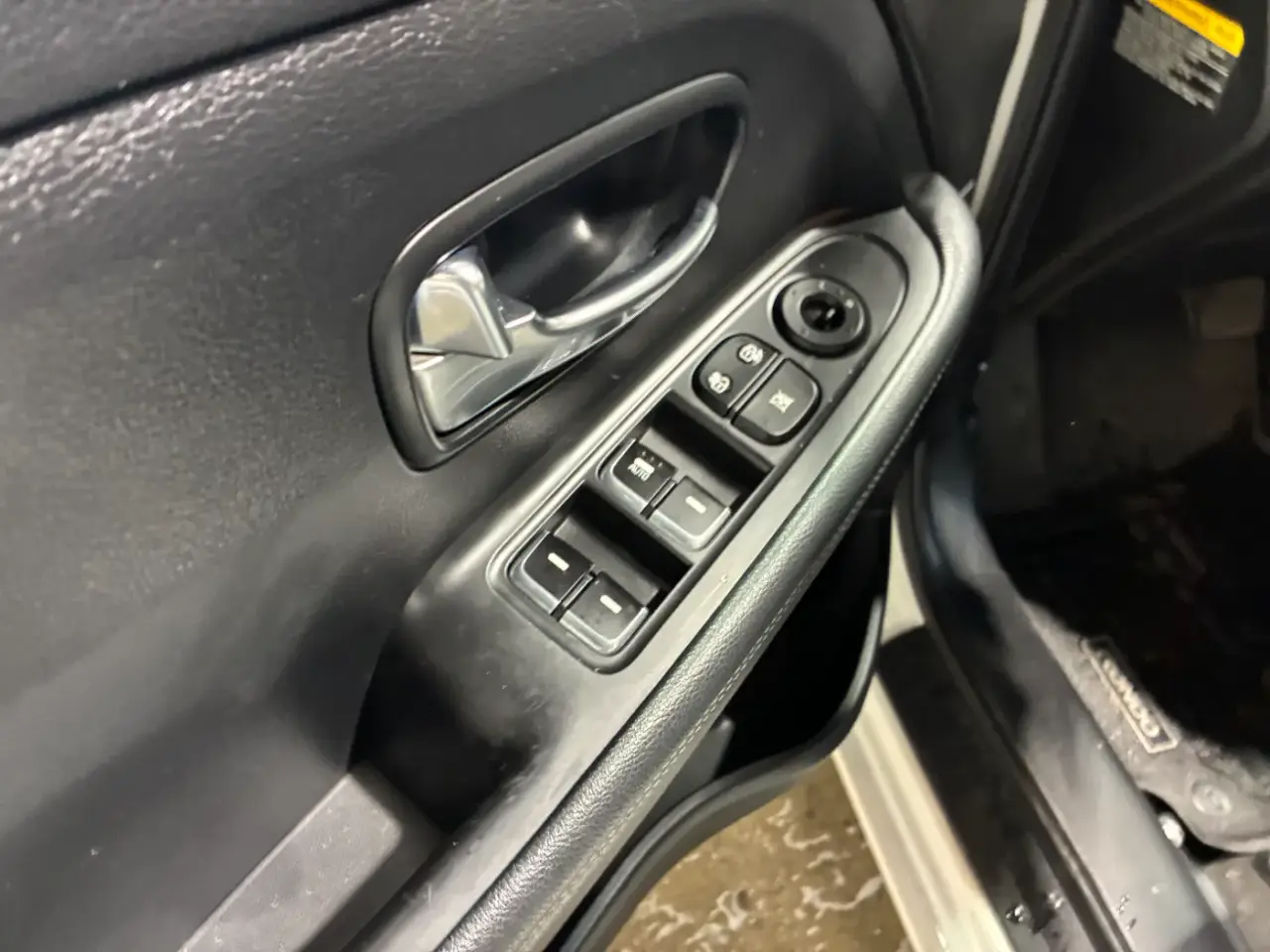 KIA Rondo miniature 14