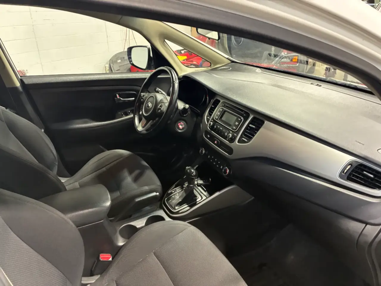 KIA Rondo miniature 9