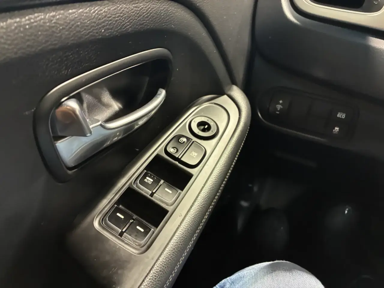 KIA Rondo miniature 15