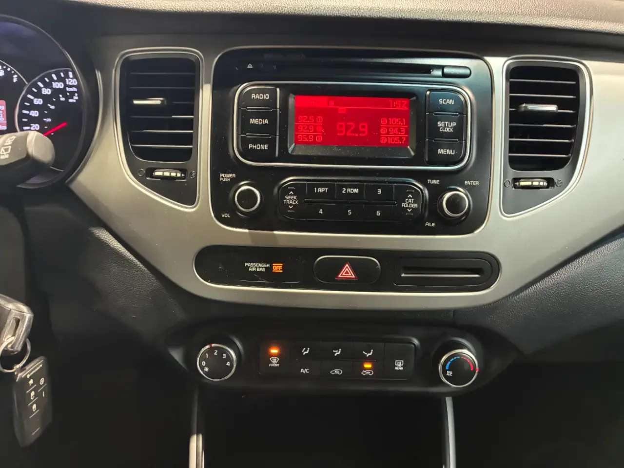 KIA Rondo miniature 12