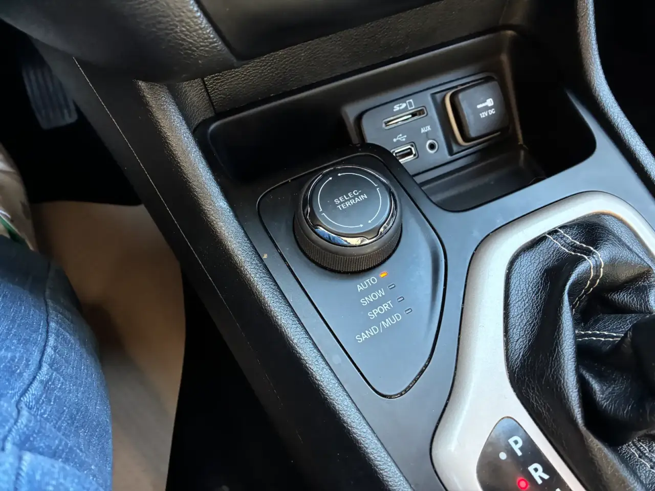 Jeep Cherokee North miniature 15