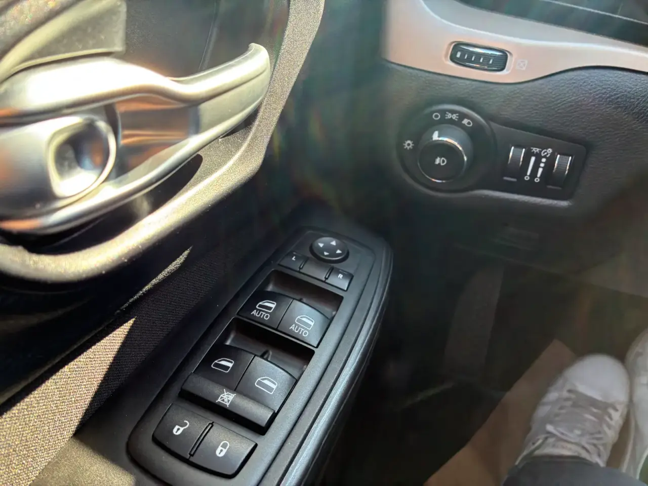 Jeep Cherokee North miniature 16